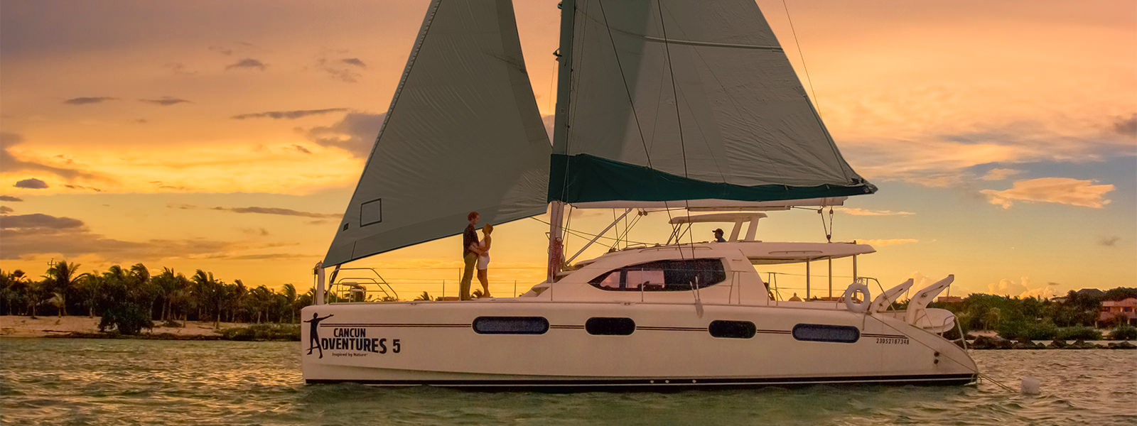 Sunset sailing charter in Cancun