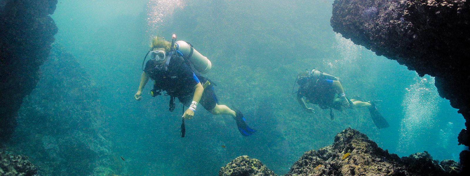 two scuba divers diving in chimo mexico