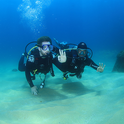 Scuba divers underwater on the PADI Discover Scuba Diving tour