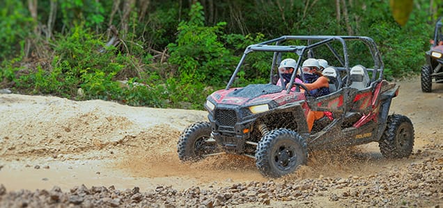 Polaris 4x4 en Puerto Vallarta en rio | Vallarta Adventures