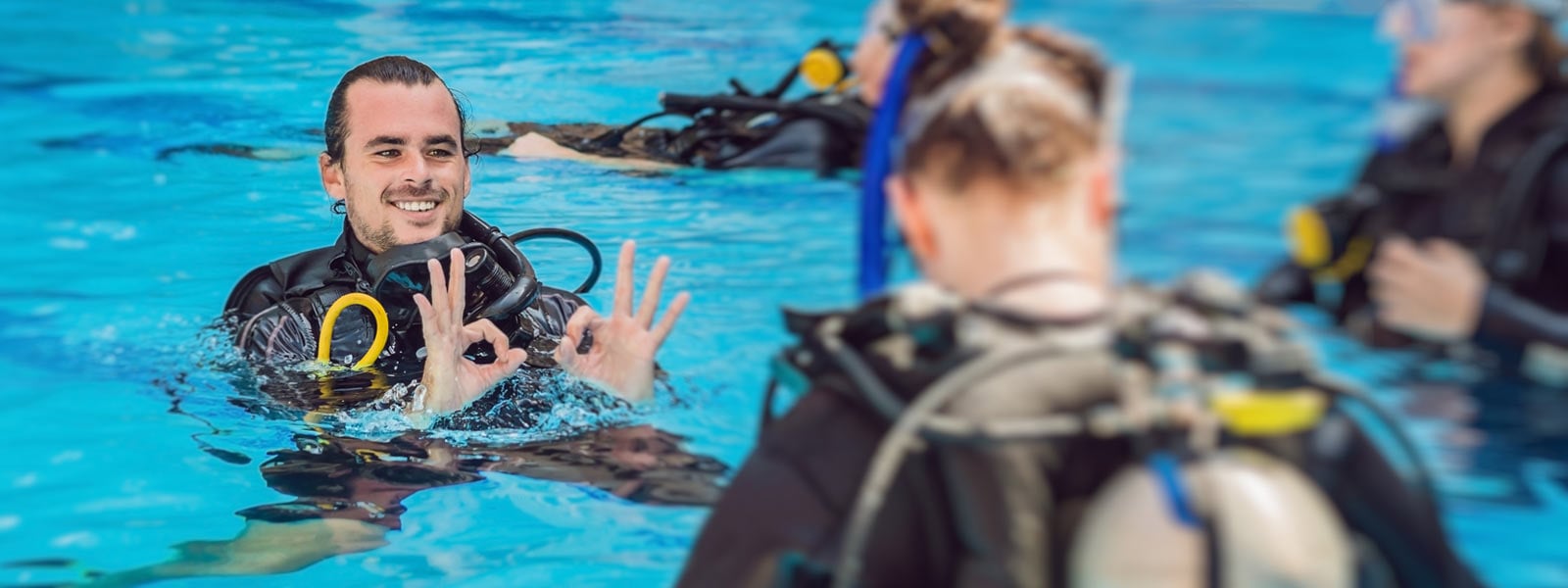 Scuba diving lessons in a swimming pool in Puerto Vallarta