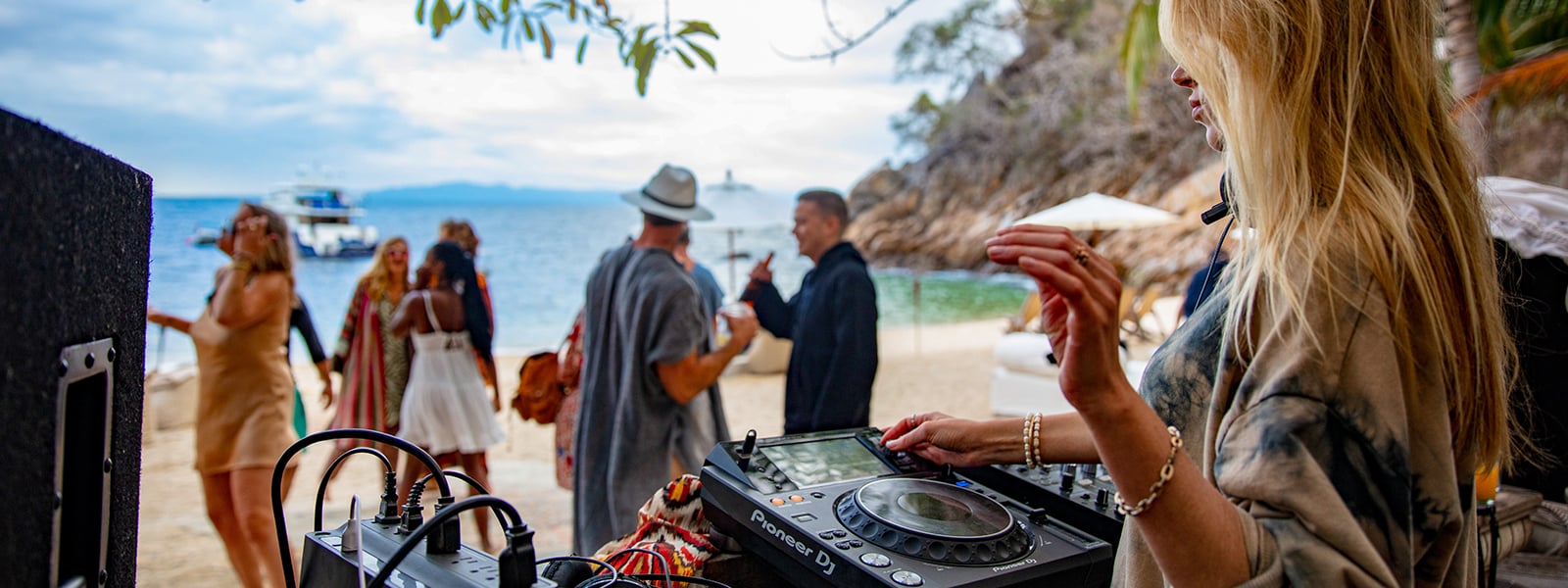 dj playing at majahuitas