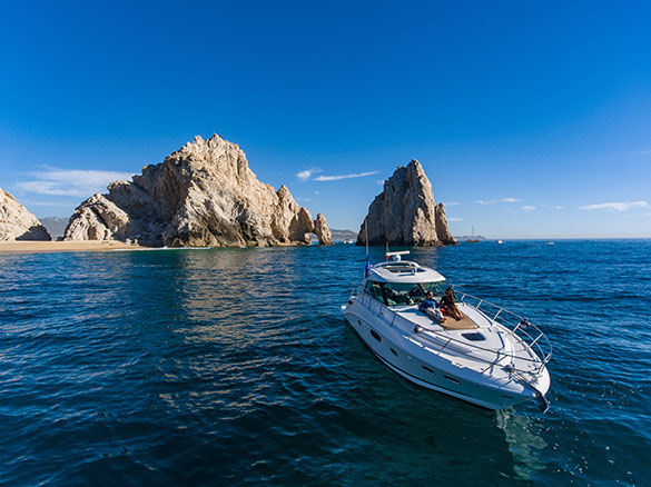 Reasons to Consider a Yacht Charter for Your Next Cabo Vacation