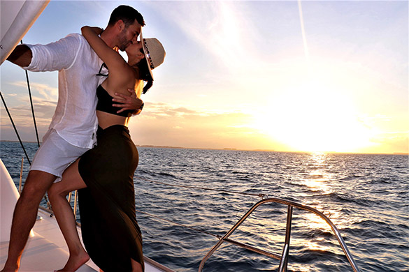 Couple embracing on a sunset cruise in Cancun