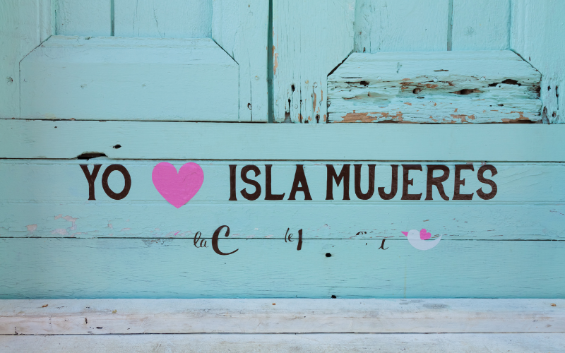 isla mujeres sign showing love