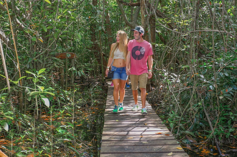Couple on mayan eco tour in cancun jungle with Cancun Adventures